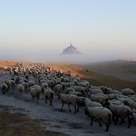 Vila L'Hirondelle Pontorson Exteriér fotografie