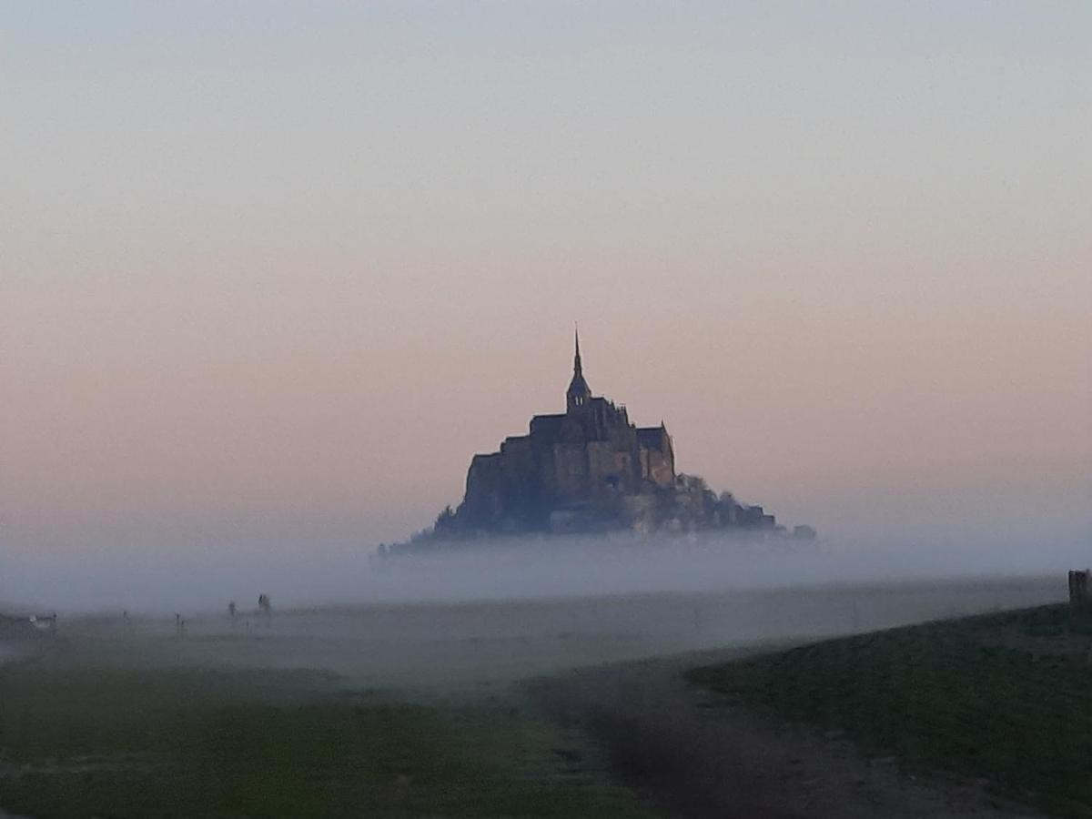 Vila L'Hirondelle Pontorson Exteriér fotografie