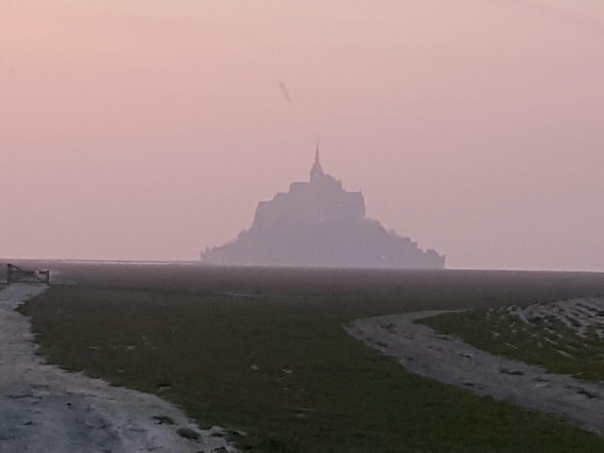 Vila L'Hirondelle Pontorson Exteriér fotografie